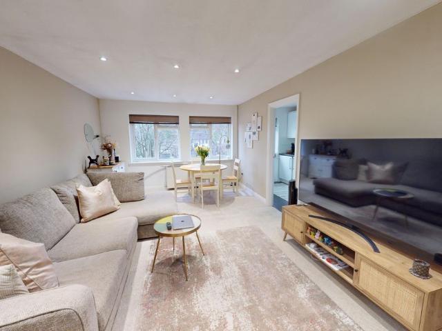 Woodland Parade, Hove BN3, 2 bed flat to rent, £1,845 pcm | PrimeLocation