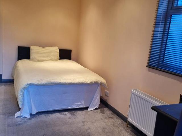 Woodland Road, Thornton Heath CR7 1 bed in a house share to rent £790 pcm £182 pw