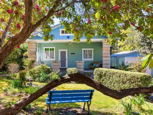 Woodlands Character Cottage in a Coveted Leura Setting
