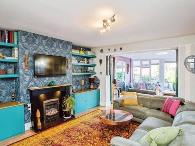 Woodlands Close, Mold, 3 Bedroom Semi detached