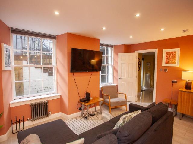 Woodlands And Park G4, 2 bed flat to rent, £2,602 pcm | PrimeLocation