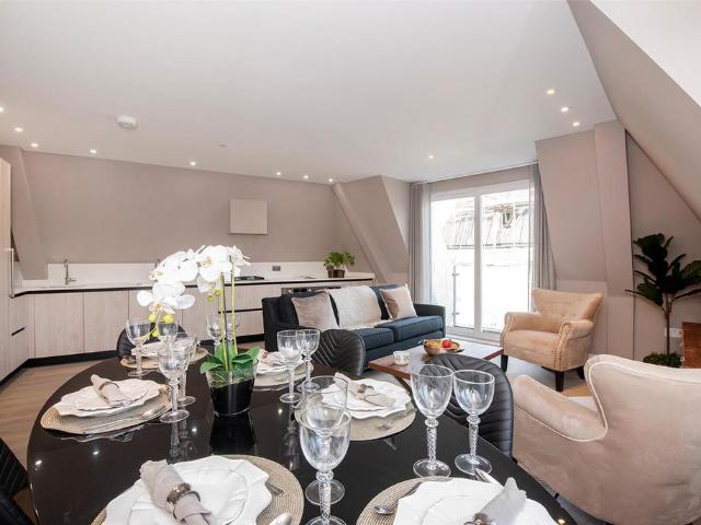 Woodlands, Golders Green, NW11 3 bed flat to rent £4,000 pcm £923 pw