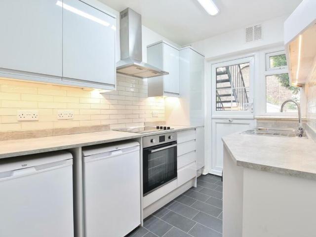 Woodlands Grove, Isleworth TW7, 2 bed flat to rent, £1,995 pcm | PrimeLocation