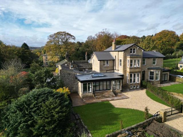 Woodlands Drive, Bradford BD10 5 bed semi detached house to rent £5,000 pcm £1,154 pw