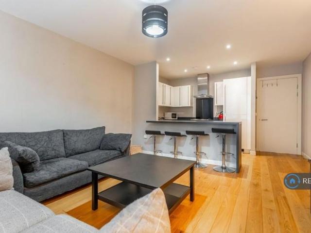 Woodlands Drive, Glasgow, G4 1 bed flat to rent £900 pcm £208 pw