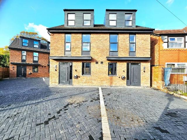 Woodlands Drive, Offerton, Stockport. 4 bed semi detached house to rent £1,895 pcm £437 pw