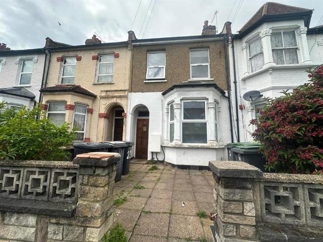 Woodlands Park Road, Tottenham, London 2 bed flat to rent £1,700 pcm £392 pw