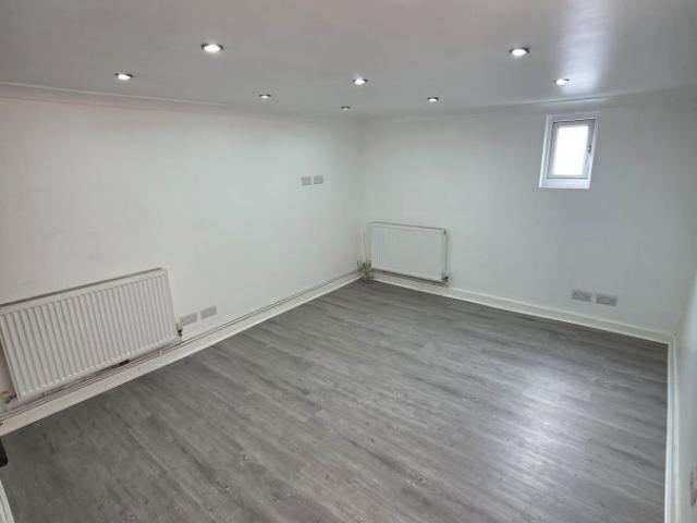 Woodlands Road, Ilford, Greater London IG1, 4 bed flat to rent, £2,650 pcm | PrimeLocation