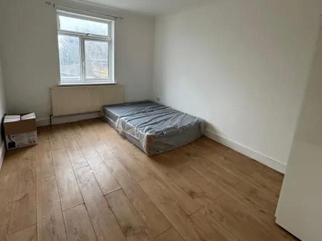 Woodlands Road, Ilford IG1, 3 bed flat to rent, £2,450 pcm | PrimeLocation