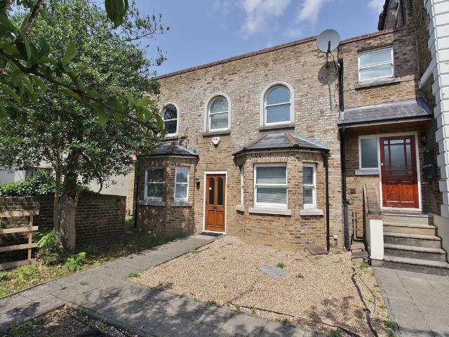 Woodlands Road, Isleworth TW7, 2 bed flat to rent, £1,950 pcm | PrimeLocation