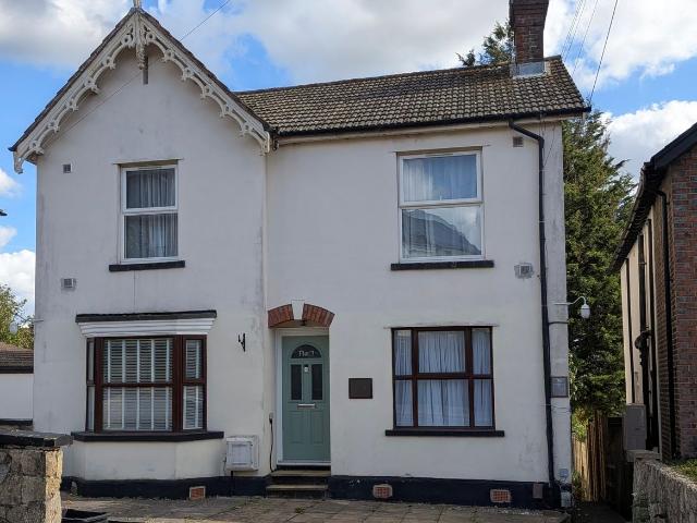Woodlands Road, Redhill RH1, 2 bed flat to rent, £1,550 pcm | PrimeLocation