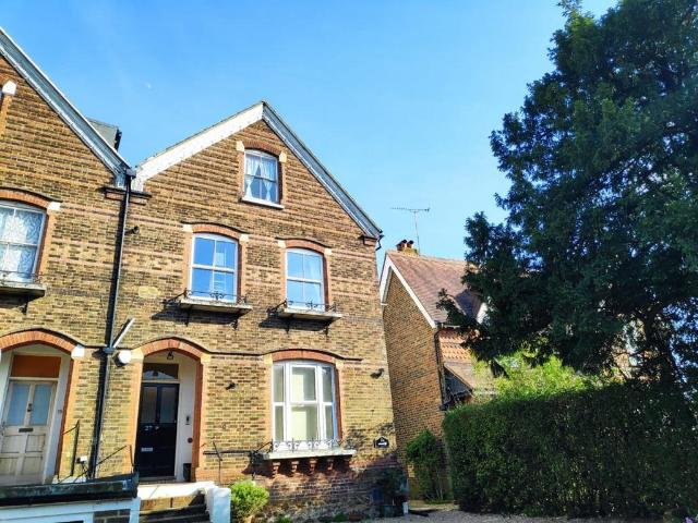 Woodlands Road, Redhill 1 bed flat to rent £1,300 pcm £300 pw