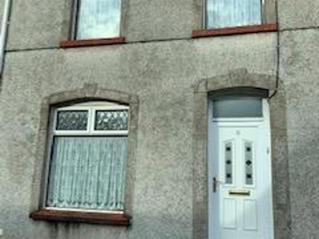 Woodlands Terrace, Cross Hands SA14 4 bed terraced house to rent £895 pcm £207 pw