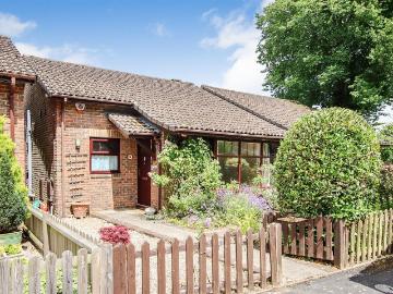 Woodley Gardens, Lymington SO41, 2 bed bungalow to rent, £1,400 pcm | PrimeLocation