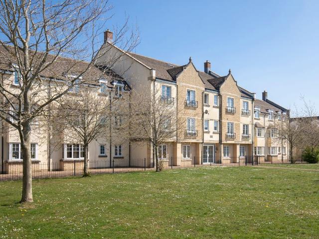 Woodley Green, Witney OX28, 2 bed flat to rent, £1,250 pcm | PrimeLocation