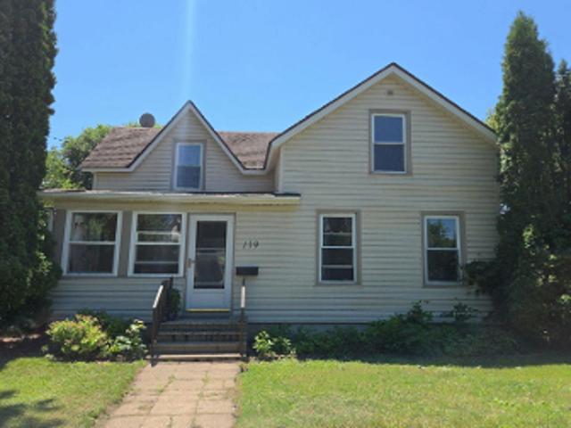 Woodley St W