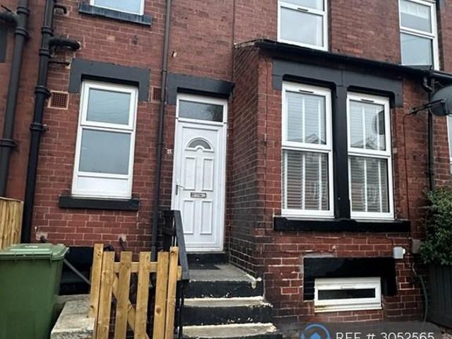Woodlea Mount, Leeds, LS11 2 bed terraced house to rent £850 pcm £196 pw