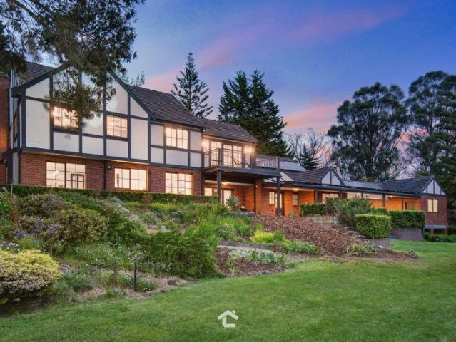 'Woodlea': 20 Acres, a Private Lake, Endless Possibilities