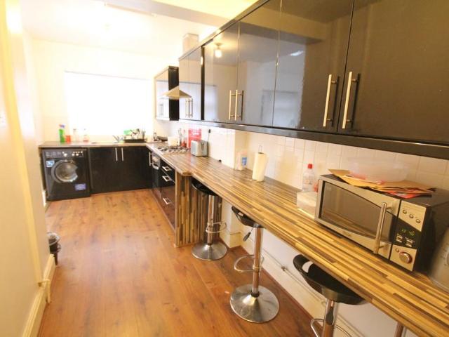 Woodleigh Avenue, Metchley, B17 0NJ, United Kingdom | 4 bed duplex for rent #137169220 | Rentberry