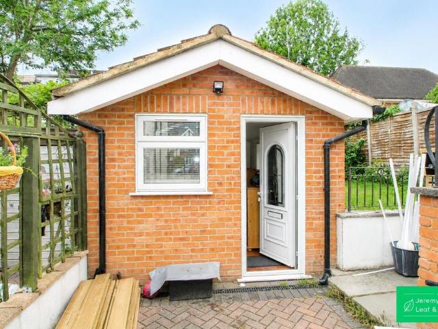 Woodleigh Avenue, North Finchley Studio to rent £1,150 pcm £265 pw