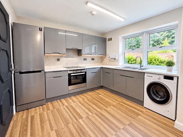 Woodleigh Hall Mews, Rawdon, Leeds, West Yorkshire LS19, 2 bed flat to rent, £940 pcm | PrimeLocation