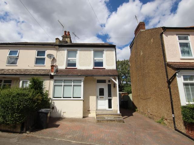 Woodman Road, Lc543, Coulsdon CR5, 2 bed flat to rent, £1,750 pcm | PrimeLocation