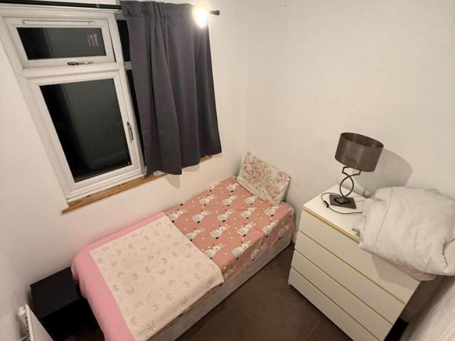 Woodmansterne Road, London SW16 1 bed in a house share to rent £680 pcm £157 pw
