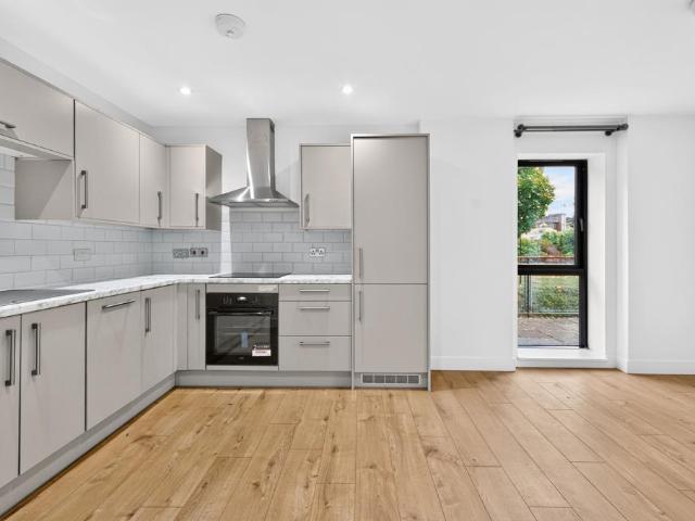 Woodmill Road, London, E5 1 bed apartment to rent £1,850 pcm £427 pw