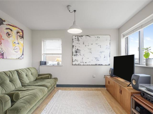 Woodmill Road, London, E5 1 bed penthouse to rent £2,175 pcm £502 pw
