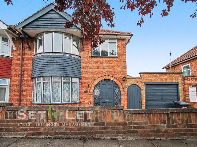 Woodnewton Drive, Leicester LE5, 3 bed property to rent, £1,400 pcm | PrimeLocation