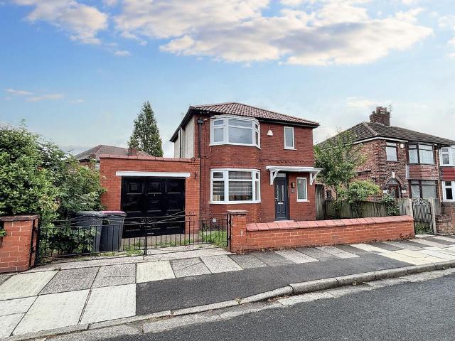 Woodsmoor Road, Manchester M27 3 bed detached house to rent £1,350 pcm £312 pw