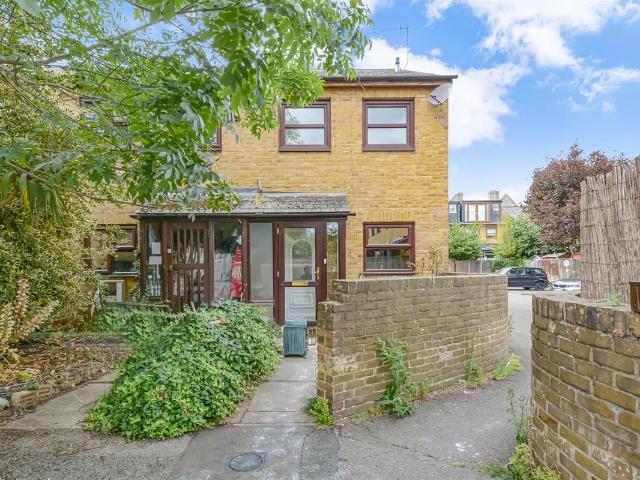 Woodseer Street, London E1, 2 bed terraced house to rent, £2,450 pcm | PrimeLocation