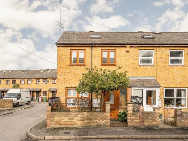 Woodseer Street, London E1 3 bed house to rent £3,850 pcm £888 pw