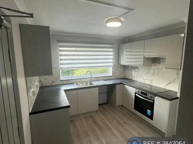 Woodside View, Benfleet, SS7 6 bed terraced house to rent £3,600 pcm £831 pw
