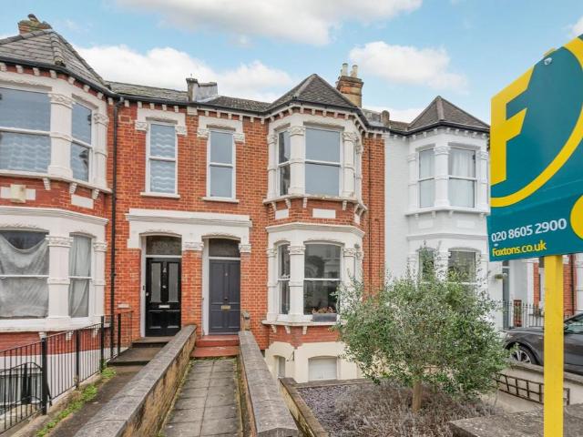 Woodside, Wimbledon, London, SW19 2 bed flat to rent £2,600 pcm £600 pw