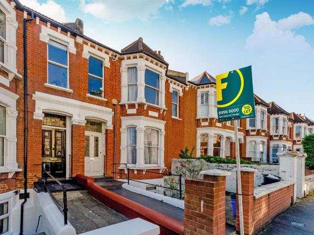 Woodside, Wimbledon, London SW19, 2 bed flat to rent, £2,600 pcm | PrimeLocation