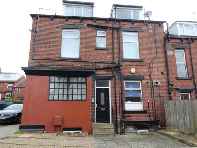 Woodside Avenue, Burley LS4, 2 bed flat to rent, £1,050 pcm | PrimeLocation