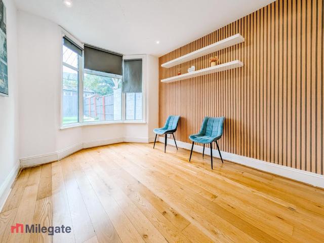 Woodside Avenue, London SE25 4 bed terraced house to rent £2,750 pcm £635 pw