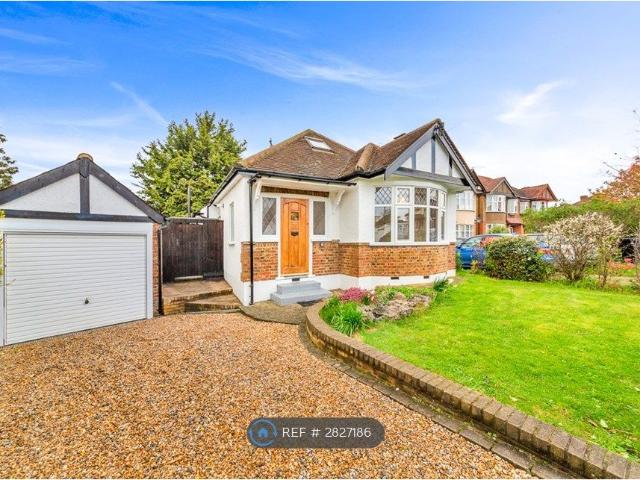 Woodside Close, Surbiton Surrey KT5, 3 bed detached house to rent, £2,675 pcm | PrimeLocation