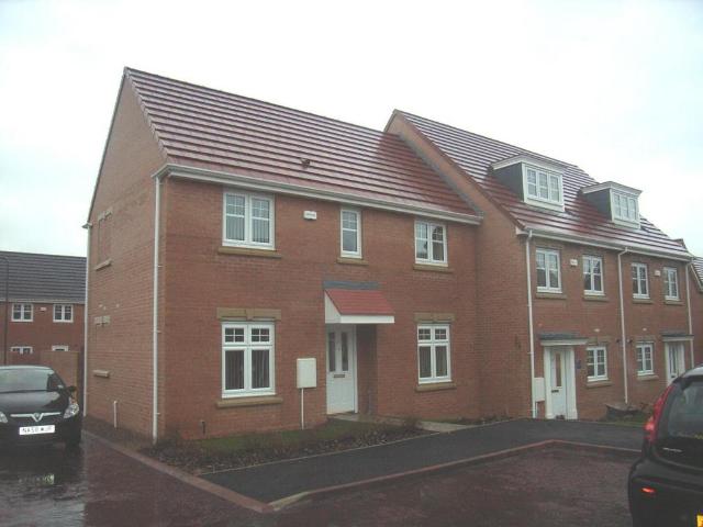 Woodside Drive, West Boldon 3 bed semi detached house to rent £950 pcm £219 pw