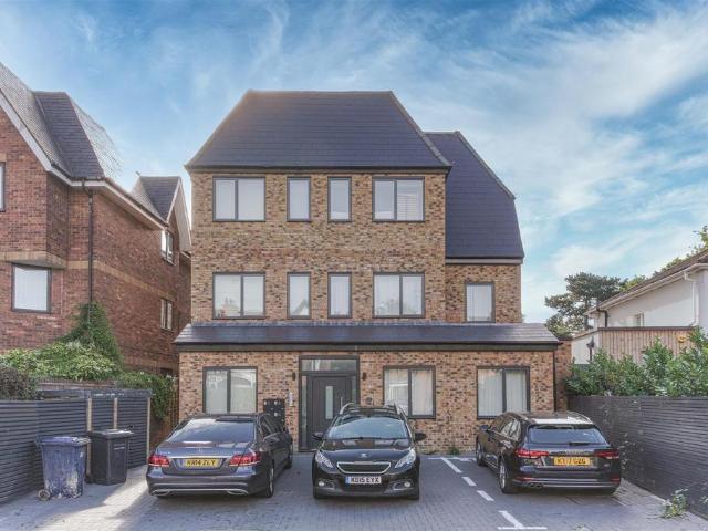 Woodside Grange Road, London, N12 8TW, United Kingdom | 2 bed apartment for rent #138849638 | Rentberry