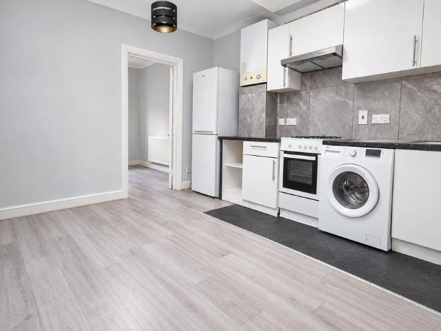 Woodside Green, London, SE25 5HU