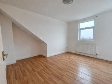 Woodside Green SE25, 3 bed flat to rent, £2,000 pcm | PrimeLocation