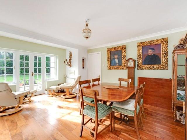 Woodside, Hampstead Garden Suburb, NW11 4 bed terraced house to rent £4,247 pcm £980 pw