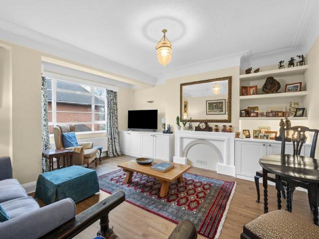 Woodside House, SW19 2 bed flat to rent £3,000 pcm £692 pw