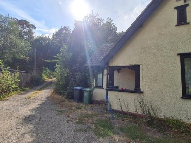 Woodside, Methley, Leeds, West. 2 bed bungalow to rent £1,100 pcm £254 pw