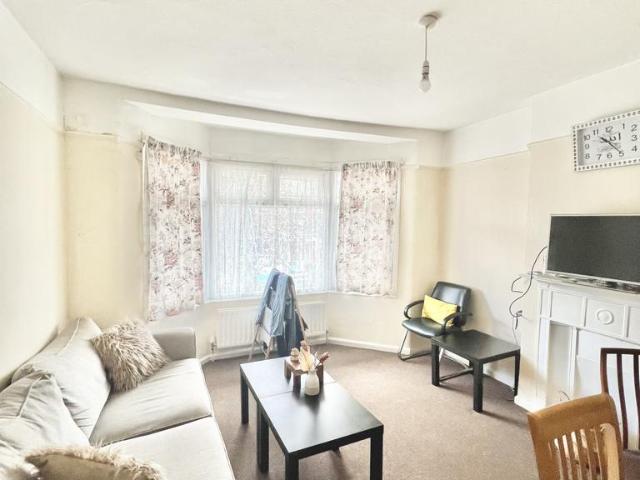 Woodside Road, N22 1 bed flat to rent £1,400 pcm £323 pw