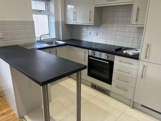 Woodside Road, Amersham HP6, 1 bed flat to rent, £1,100 pcm | PrimeLocation