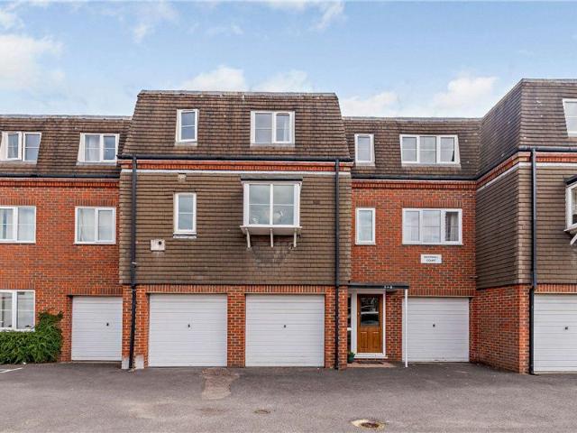 Woodside Road, Amersham HP6, 2 bed flat to rent, £1,525 pcm | PrimeLocation