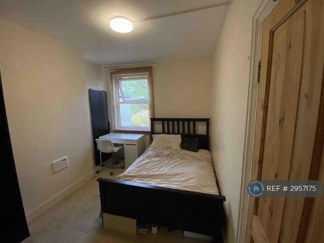 Woodside Road, London, SE25 1 bed in a house share to rent £850 pcm £196 pw